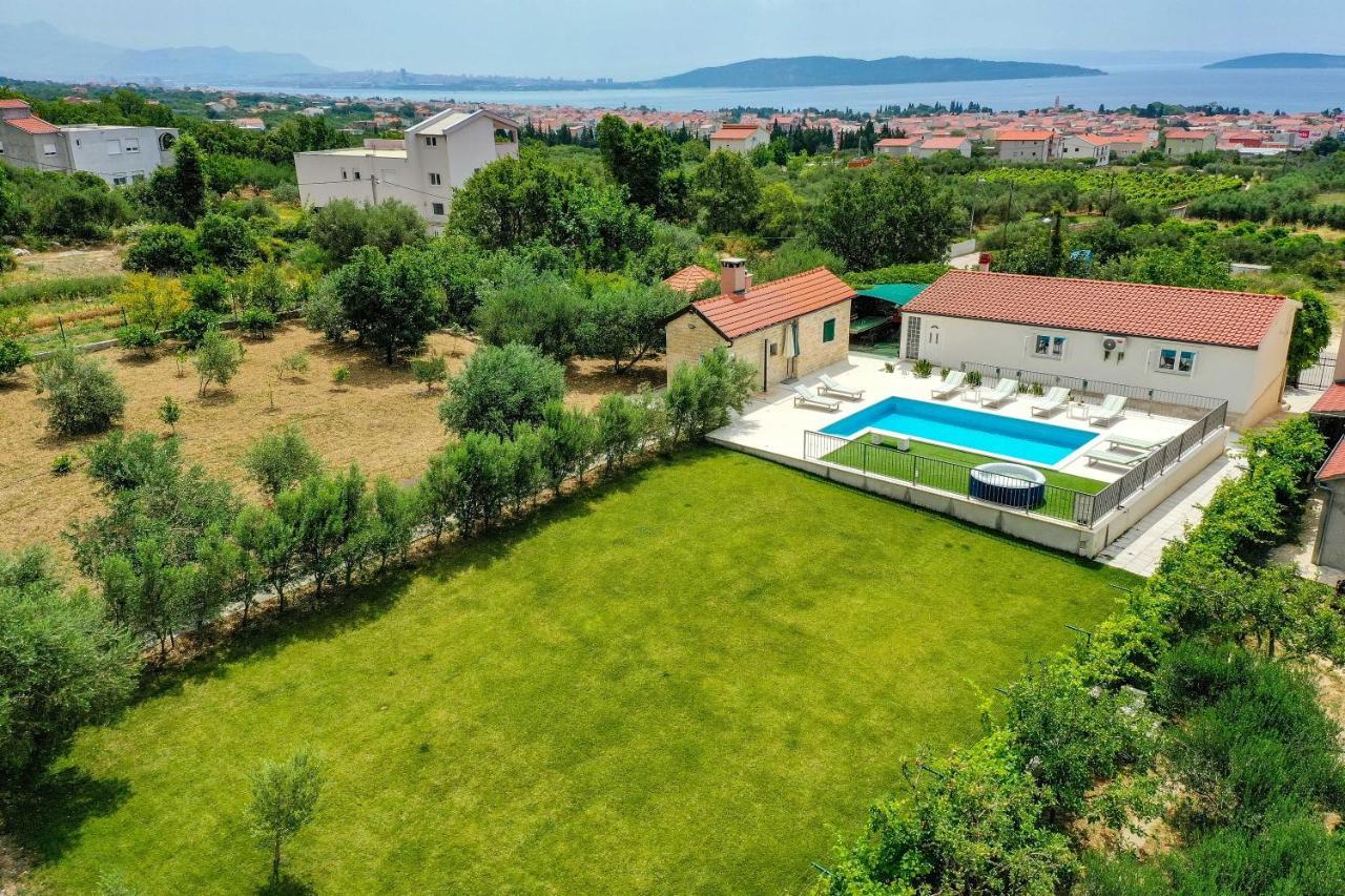 Home Away From Home With Outdoor Pool, Botanical Garden And A Beautiful Sea View Каштела Экстерьер фото